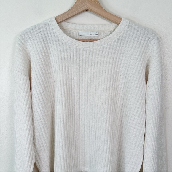 Aritzia Womens Size Medium Rudko Long Sleeve Ribbed Crop Top - Picture 3 of 15